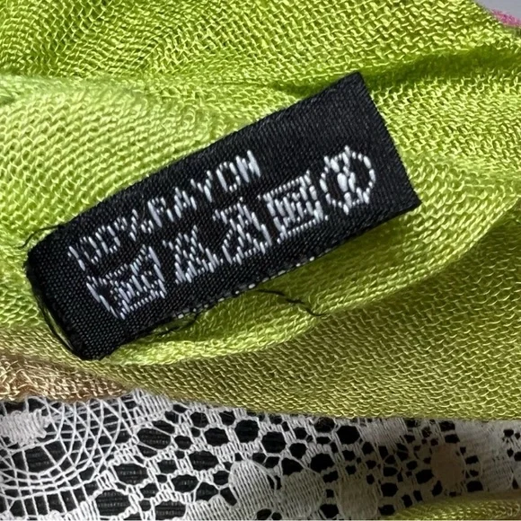 Gena Accessories dip dyed ruched shawl scarf in green and pink - Picture 7 of 8